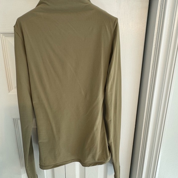 SKIMS Fits Everybody Turtleneck Top
KHAKI - Picture 2 of 4